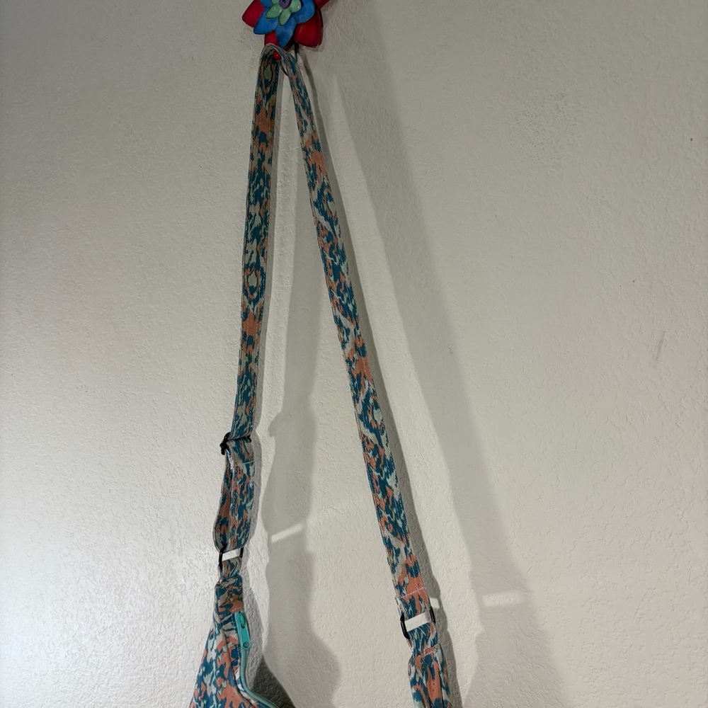 Kavu Crossbody Bag Adjustable Strap Colorful Medium Size Boho Country Coastal - Picture 3 of 15